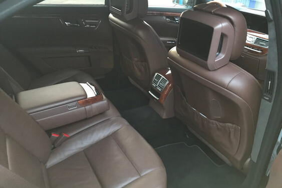 Аренда черного Mercedes S-class W221 Long с водителем в Минске | VIP Cortege