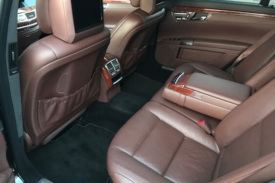 Аренда черного Mercedes S-class W221 Long с водителем в Минске | VIP Cortege