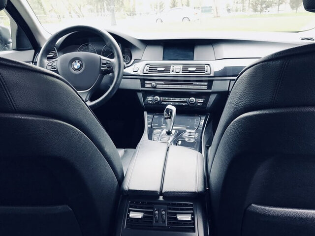 BMW 5 серии F10 черный