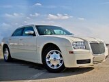 Chrysler 300C белый