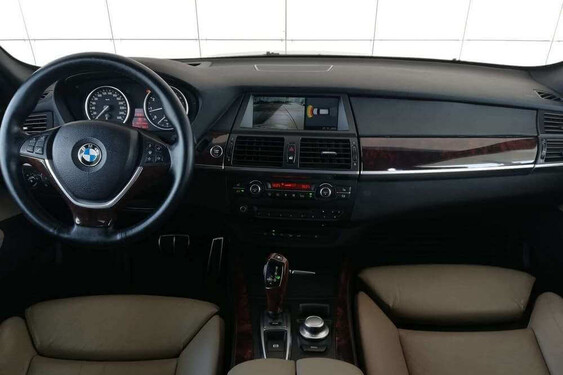 BMW X5 E70 белый