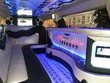 Лимузин Chrysler 300С черно-белый