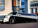 Лимузин Chrysler 300С черно-белый